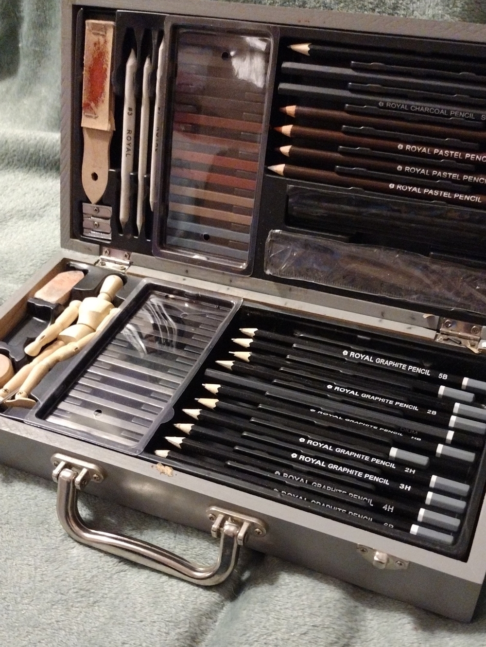 Royal & Langnickel Sketching Travel Art Set.